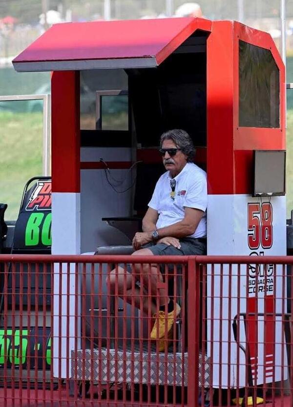 &ldquo;A noi della SIC58 basta alzare gli occhi nel box per ricordarci che il motociclismo &egrave; anche bastardo&rdquo;: Paolo Simoncelli sull&rsquo;incidente di Luca Lunetta e quel confine tra fortuna e sfortuna