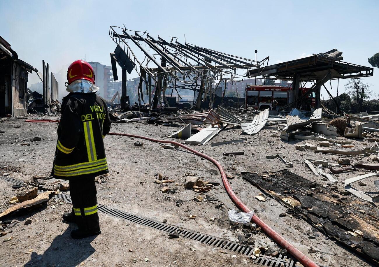 BOMBARDANO ROMA? NO, SCOPPIA UN DISTRIBUTORE! 45 feriti (2 in pericolo di vita), cos&#039;&egrave; successo: la fuga di gas, l&#039;autocisterna di Gpl e le fiamme...
