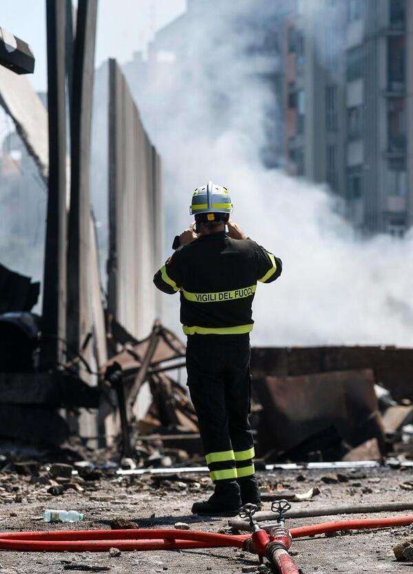 BOMBARDANO ROMA? NO, SCOPPIA UN DISTRIBUTORE! Cos'è successo con una fuga di gas...
