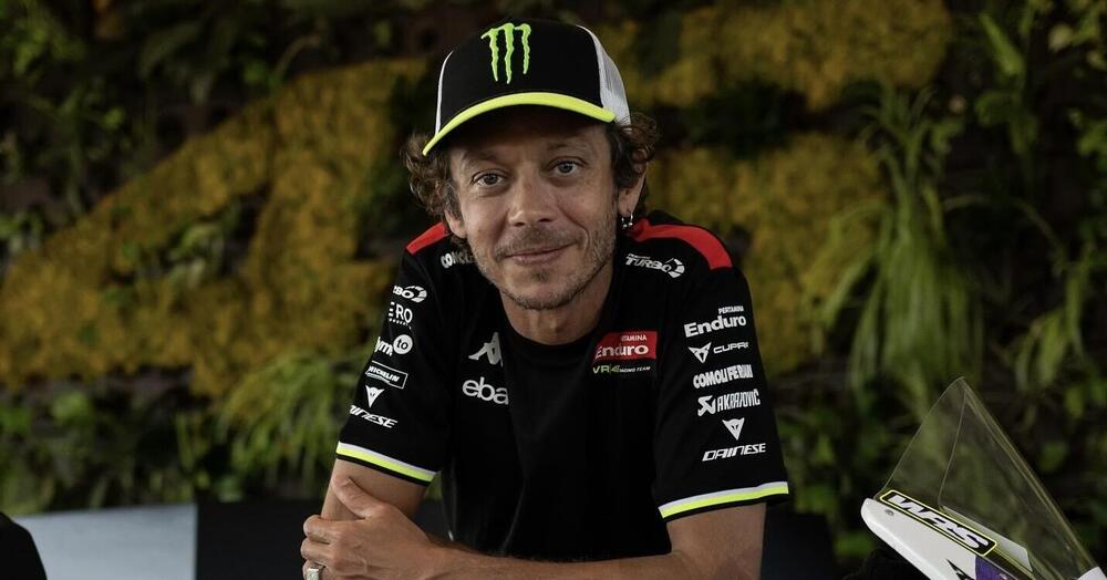 Il Team VR46 come non l&#039;avete mai visto: le premure di Valentino Rossi (&quot;Casanova-Savelli da sistemare&quot;) e Cesare Cremonini che canta i Ricchi e Poveri per Di Giannantonio