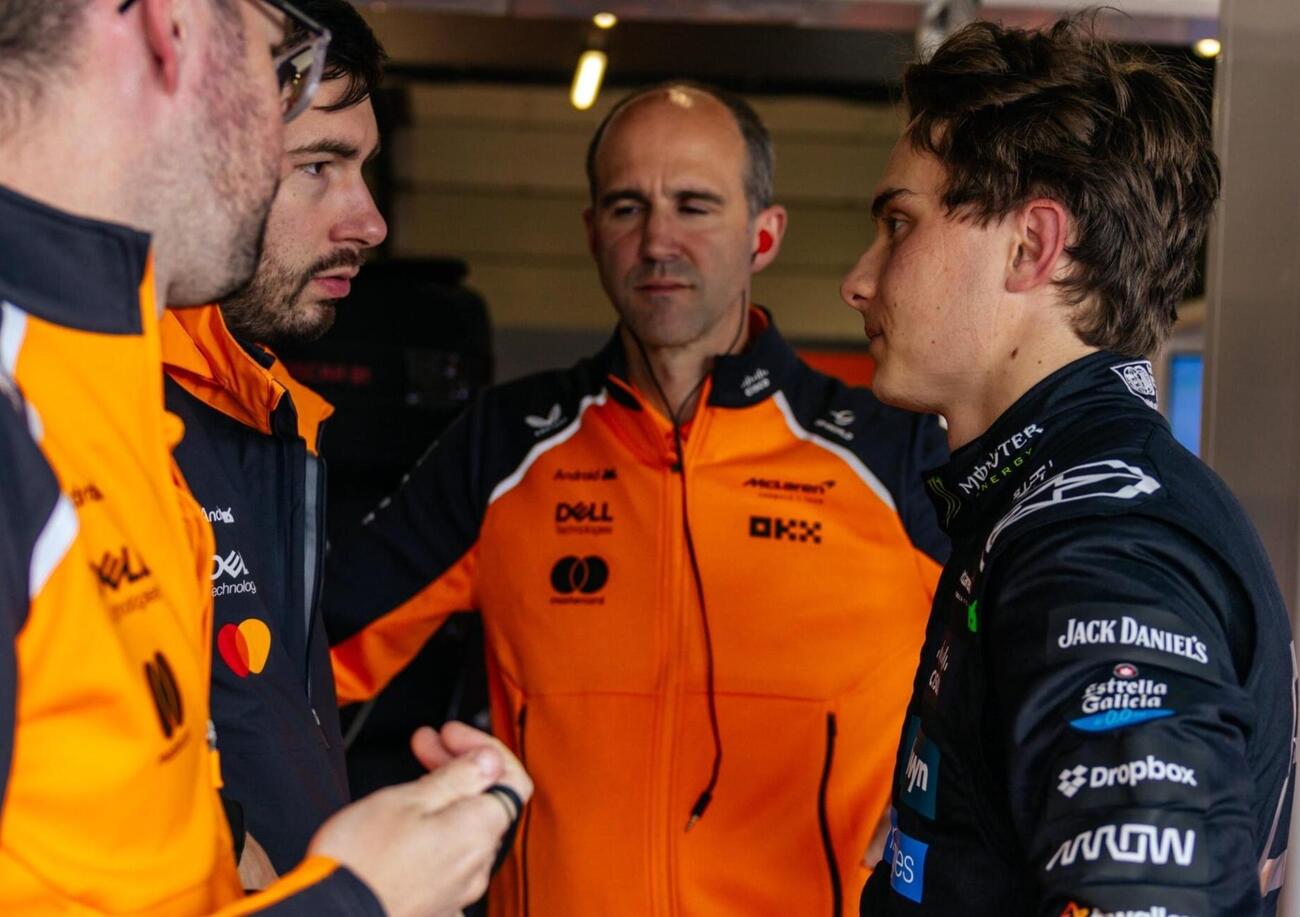 A Silverstone la Ferrari gasa, ma gli altri? In McLaren hanno paura, in Red Bull c&rsquo;&egrave; quasi da piangere. E in Mercedes la legge la scrive Kimi Antonelli, ma&hellip;