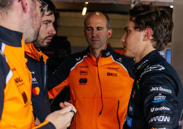 A Silverstone la Ferrari gasa, ma gli altri? In McLaren hanno paura, in Red Bull c&rsquo;&egrave; quasi da piangere. E in Mercedes la legge la scrive Kimi Antonelli, ma&hellip;
