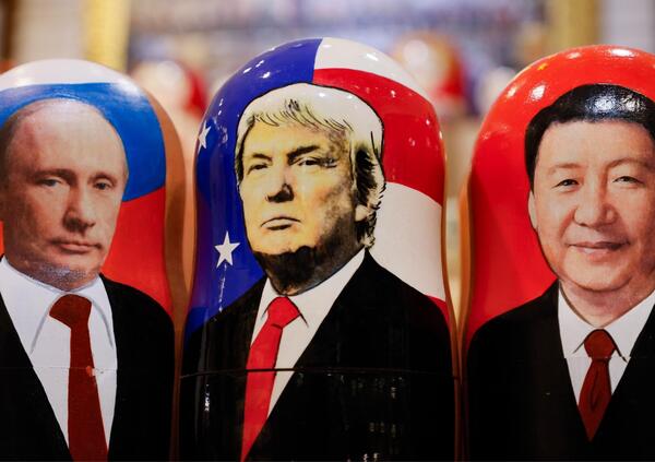 Ma lo sapete che Usa e Cina stanno combattendo una guerra invisibile? Le proteste in Serbia e in Kenya, la crisi in Thailandia, il riarmo in Polonia: vi spieghiamo che caz*o succede (a scapito dell&#039;Europa). E la Russia di Putin...