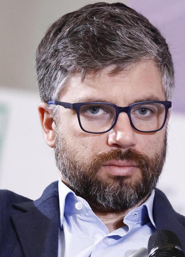 Abbiamo letto &ldquo;Il Nemico&rdquo; di Stefano Feltri: ecco perch&eacute; Elon Musk deve essere fermato