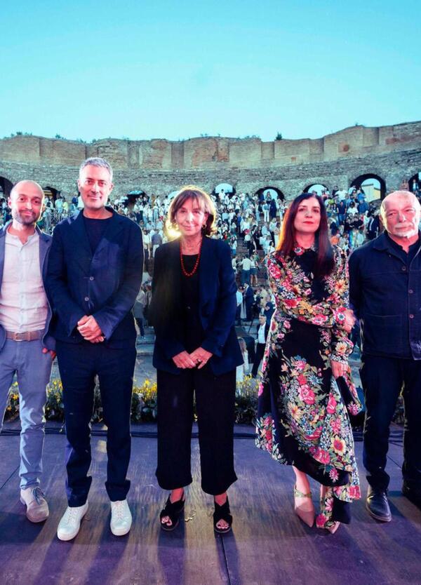 Sapete che il Premio Strega non se lo fila più nessuno? Quanti in spiaggia leggeranno la Cinquina...