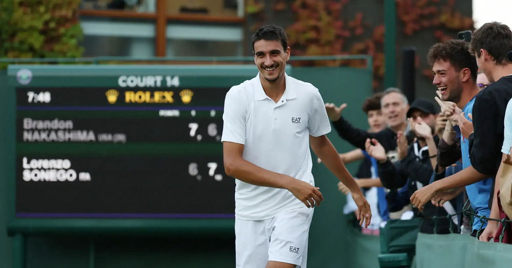 Siamo salvi, MANIC MONDAY IS BACK! Sinner, Sonego e Cobolli ci hanno restituito un buon motivo per non lavorare: il sacro luned&igrave; di Wimbledon