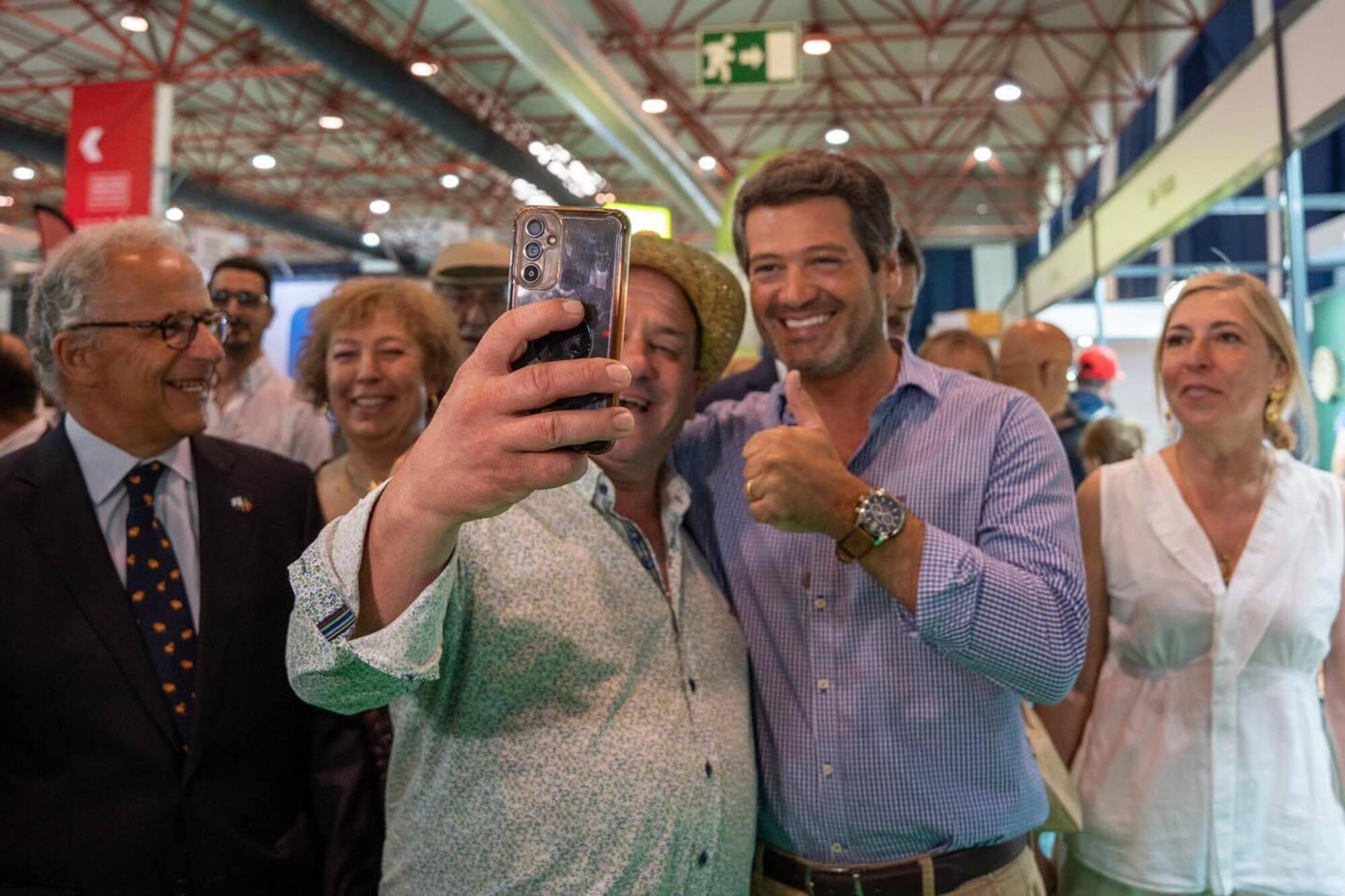 André Ventura con i suoi sostenitori