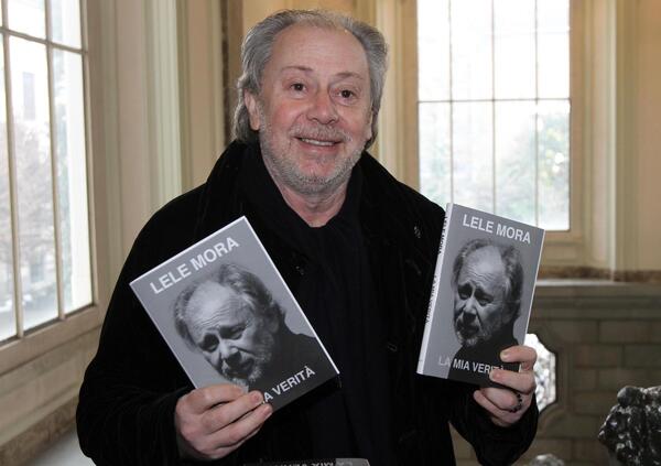 &ldquo;Imboccavo Olindo Romano in cella, lo chiamavo Yogi&rdquo;. Lele Mora e la sua verit&agrave; a Libri Brutti di Auroro Borealo. Alfonso Signorini? &ldquo;Mi ha insegnato la parola opportunismo&rdquo;. E sull&#039;arresto, Emilio Fede, Berlusconi e il massaggio ai piedi&hellip;
