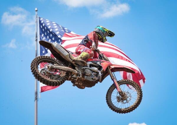 SOGNO O SON DESMO? Tony Cairoli e Pecco Bagnaia fanno &ldquo;ARROSSIRE&rdquo; il RedBud in America e il Ranch di Valentino Rossi a Tavullia