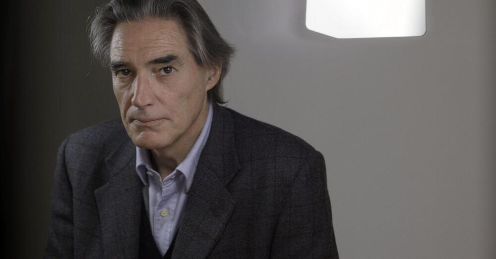Abbiamo letto &ldquo;I bracciali dello scudo&rdquo;, l&rsquo;antologia di Alessandro Ceni, il poeta pi&ugrave; difficile d&rsquo;Italia: ma com&rsquo;&egrave;? Una guerra continua: la poesia? Il nucleo profondo dell&rsquo;esistenza da indagare come un thriller