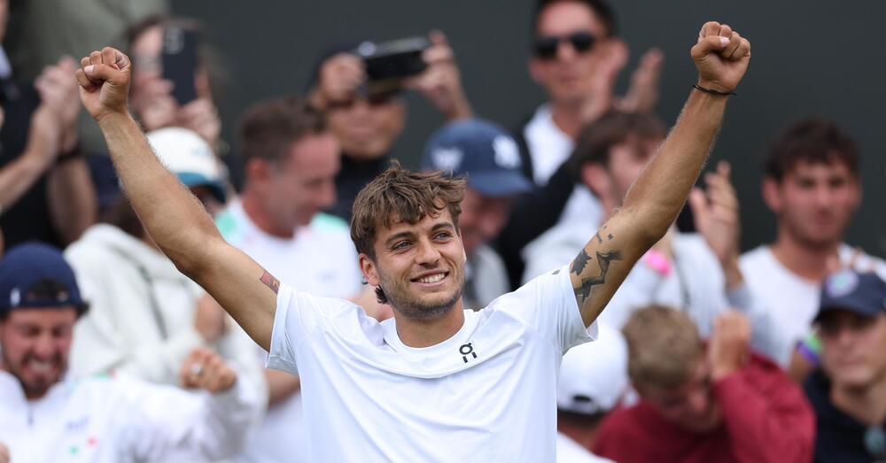 COBOLLI, COS&Igrave; CI FAI IMPAZZIRE: Dalle lacrime del padre alle sue parole in campo, ecco perch&eacute; ha tutto per essere un campione. Djokovic MOSTRUOSO, mentre Sonego &ldquo;rovina&rdquo; il trio azzurro&hellip;