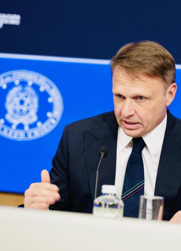 GUERRA DEI DAZI SUGLI ALIMENTI? L'Italia sfodera la “teoria della bresaola” del ministro Lollobrigida, ma funziona? Il critico Raspelli: “Ecco da dove viene la carne”. E su Alberto Grandi e il Parmigiano…
