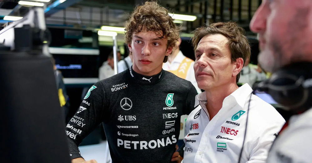 Kimi Antonelli vede il buio dopo il disastro di Silverstone: &ldquo;Al momento sembra che tutto vada male&rdquo;. Ma la lezione totale arriva&nbsp;da&nbsp;Toto&nbsp;Wolff