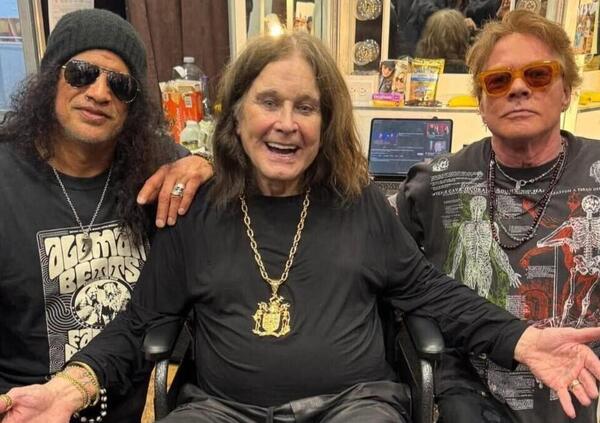 Ma quanto ci ha fatto emozionare l&rsquo;addio alla musica di Ozzy Osbourne con i Black Sabbath? Pi&ugrave; che metal, guardate l&rsquo;esibizione da brividi che &egrave; arte pura