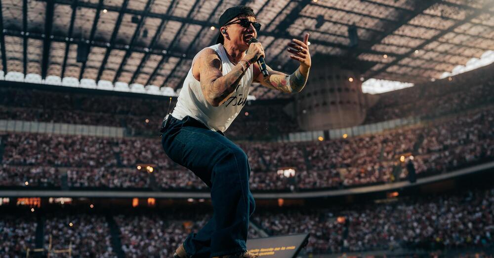 Siamo stati al concerto di Ultimo a San Siro, ma com&#039;&egrave; andata? Pioggia, emozioni e sold out! Ecco come si &egrave; trasformato da artista emergente a leggenda in meno di 10 anni...