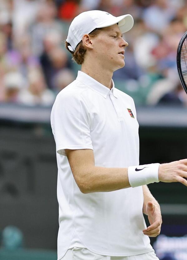 Wimbledon, CLAMOROSO: Ma perch&eacute; Sinner non gioca sul Centrale ma sul campo 1? C&rsquo;entra il problema di Jannik?