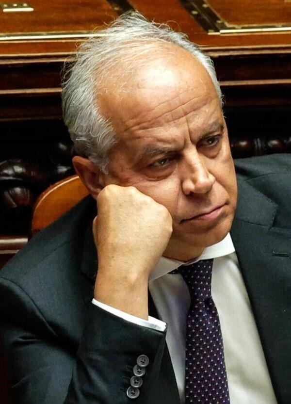 UNA FIGURA DI MERDA? Perché il ministro Piantedosi è stato respinto dalla Libia? C’entra Haftar, ma il risultato…