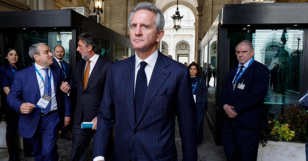 L&rsquo;Ops di Montepaschi &ldquo;rompe&rdquo; Mediobanca? Dopo gli azionisti anche i sindacati scaricano l&rsquo;ad Alberto Nagel. Mps sta vincendo il risiko bancario? 