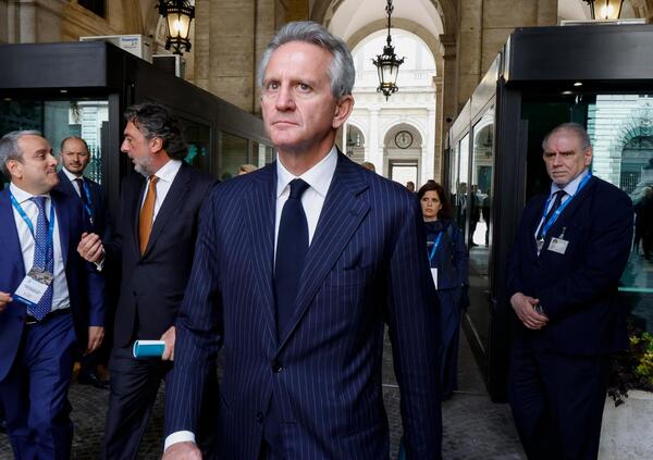 L&rsquo;Ops di Montepaschi &ldquo;rompe&rdquo; Mediobanca? Dopo gli azionisti anche i sindacati scaricano l&rsquo;ad Alberto Nagel. Mps sta vincendo il risiko bancario? 