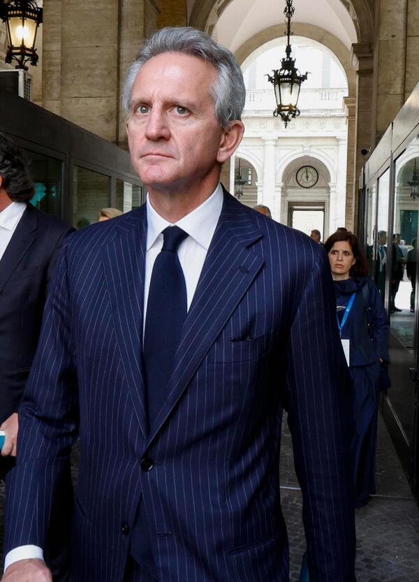 L&rsquo;Ops di Montepaschi &ldquo;rompe&rdquo; Mediobanca? Dopo gli azionisti anche i sindacati scaricano l&rsquo;ad Alberto Nagel. Mps sta vincendo il risiko bancario? 
