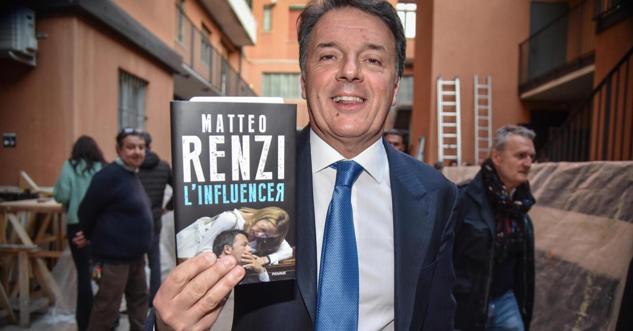Matteo Renzi &egrave; l&#039;unico intellettuale rimasto? Lascia Mondadori, dopo le critiche di Pier Silvio Berlusconi, e smaschera gli scrittori impegnati (a sinistra): ma se vendono, che bisogno hanno di &quot;vendersi&quot;? 