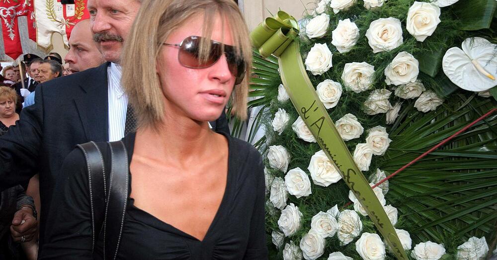 Omicidio Poggi, COSA DICE IL LINGUAGGIO DEL CORPO DI STEFANIA CAPPA dopo il delitto di Chiara? Perch&eacute; chiude gli occhi e tiene le labbra serrate? &ldquo;Vuole chiudere la comunicazione. Ha la presunzione di spiegare cosa sia successo alla cugina&rdquo;