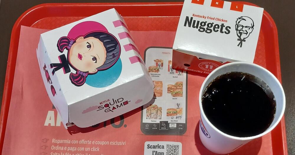 Siamo andati a mangiare il panino di Squid Game, da Kentucky Fried Chicken, ma com&rsquo;&egrave;? Vi spieghiamo perch&eacute; ci &egrave; piaciuto, anche se ci siamo sentiti dei polli in batteria&hellip;