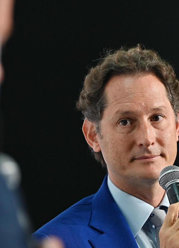 Calenda asfalta John Elkann: &ldquo;Stellantis affondata. Ferrari non vince. E la Juventus&hellip;&rdquo;