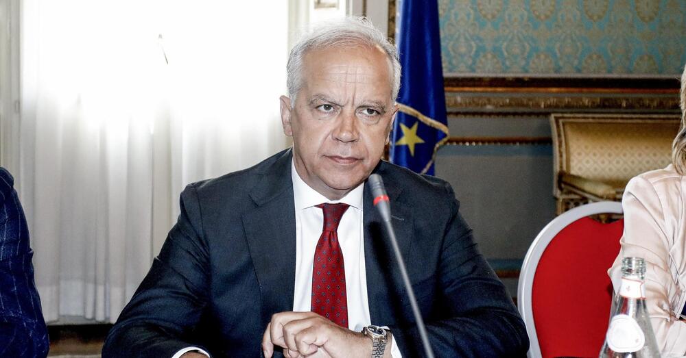 SOLDI, RICATTI E MIGRANTI, HAFTAR CONTRO PIANTEDOSI &amp; CO. L&#039;Italia non paga? Dalla Libia scatta la vendetta e la delegazione europea &egrave; respinta...