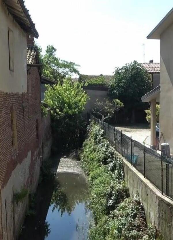 Omicidio Chiara Poggi, LE SCARPE NEL CANALE DI TROMELLO distraggono dalla verit&agrave;?