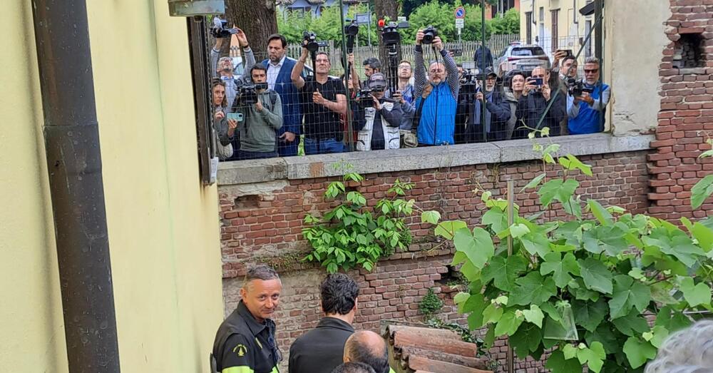 [VIDEO] Omicidio Chiara Poggi, LE SCARPE NEL CANALE DI TROMELLO distraggono dalla SIBILLINA VERIT&Agrave; di Etrazi: &ldquo;Mi dicono che sto toccando spalle importanti. Le scarpe erano 43-44, mai parlato di suola a pallini, per&ograve;&hellip;&rdquo;