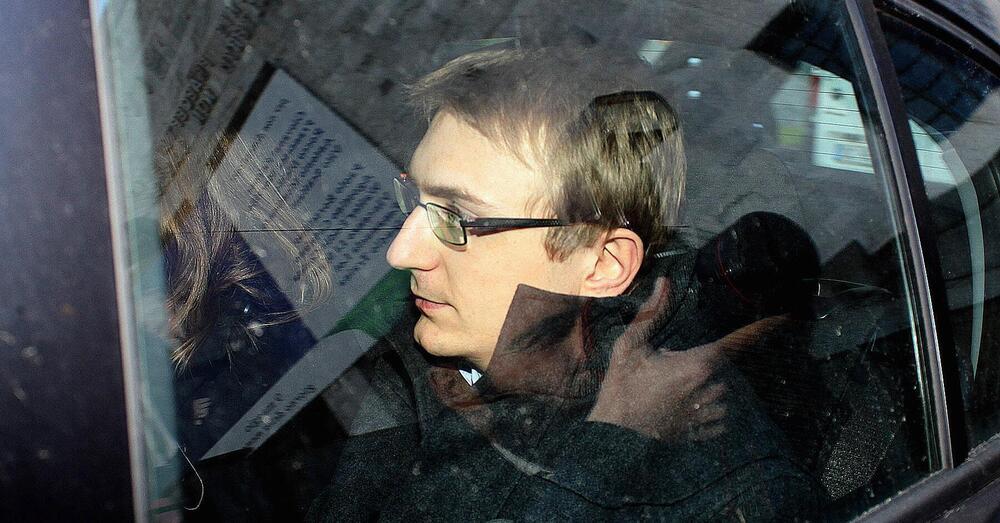 Omicidio Poggi, DNA MASCHILE IGNOTO SULLE LABBRA DI CHIARA: l&rsquo;assassino le ha messo una mano sulla bocca per impedirle di urlare? Non &egrave; di Stasi e non &egrave; di Sempio, allora a chi appartiene? E cosa c&rsquo;entra l&rsquo;assistente del medico legale? 