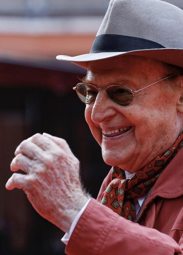 Aldo Grasso durissimo sulla tv di oggi: &ldquo;Perch&eacute; i programmi sono cos&igrave; modesti, cos&igrave; volgari, cos&igrave; privi di idee?&rdquo;. E celebra Renzo Arbore e Cari amici vicini e lontani&hellip;