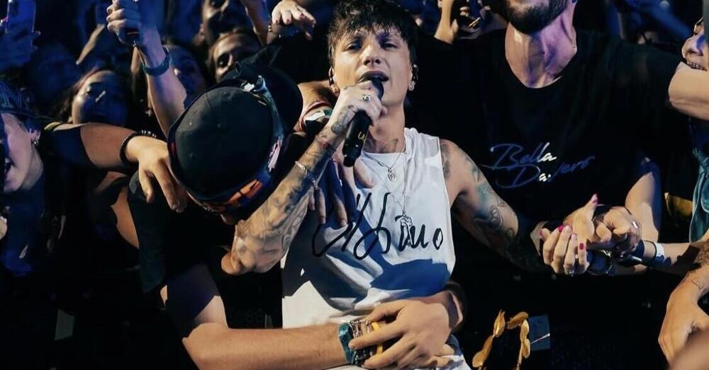 Siamo stati al concerto di Ultimo allo Stadio Olimpico a Roma, ma com&#039;&egrave; andata? &Egrave; STATO BELLO DAVVERO: altro che finti sold out e cambi d&rsquo;abito. Niccol&ograve; solo con la sua musica si &egrave; portato dietro sessantamila storie che gli assomigliano. E sull&rsquo;annuncio&hellip;