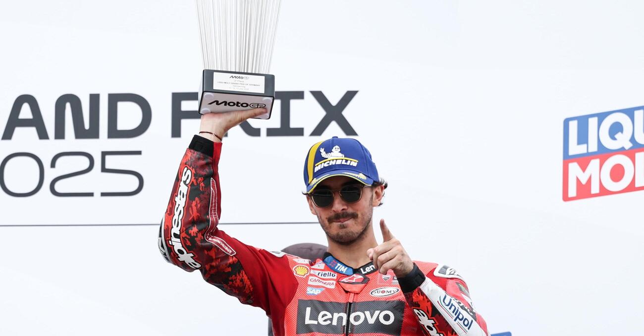 INSISTO! Il podio di Pecco Bagnaia al Sachsenring &egrave; l&rsquo;emblema di una stagione devastante. Lui, per&ograve;,  ha trovato la soluzione a questo 2025