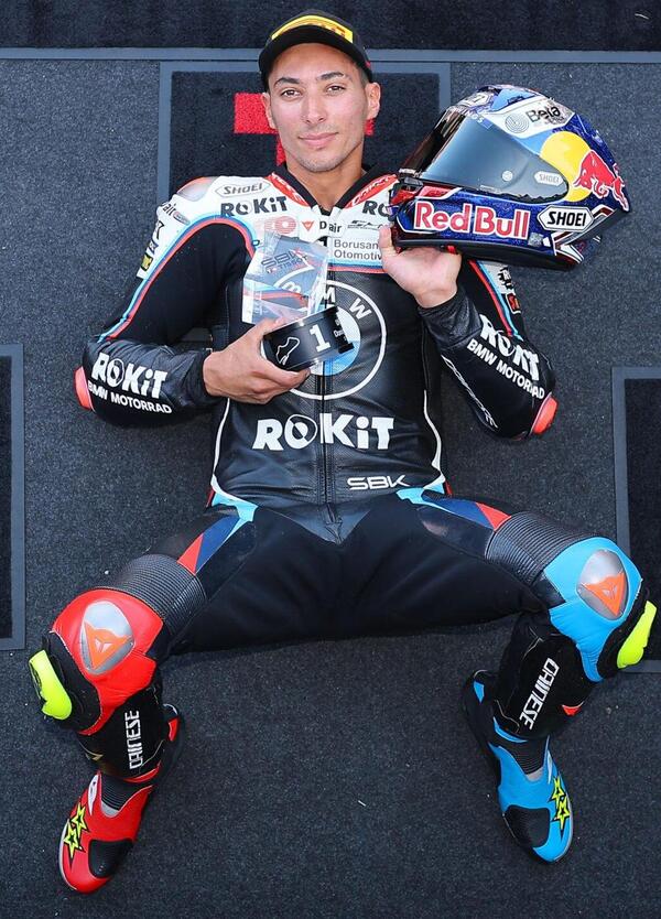 Toprak non si lamenta pi&ugrave;? Cala il tris a Donington e scavalca Bulega nella classifica di questa SBK che &ldquo;sembrava una Ducati Cup&rdquo;