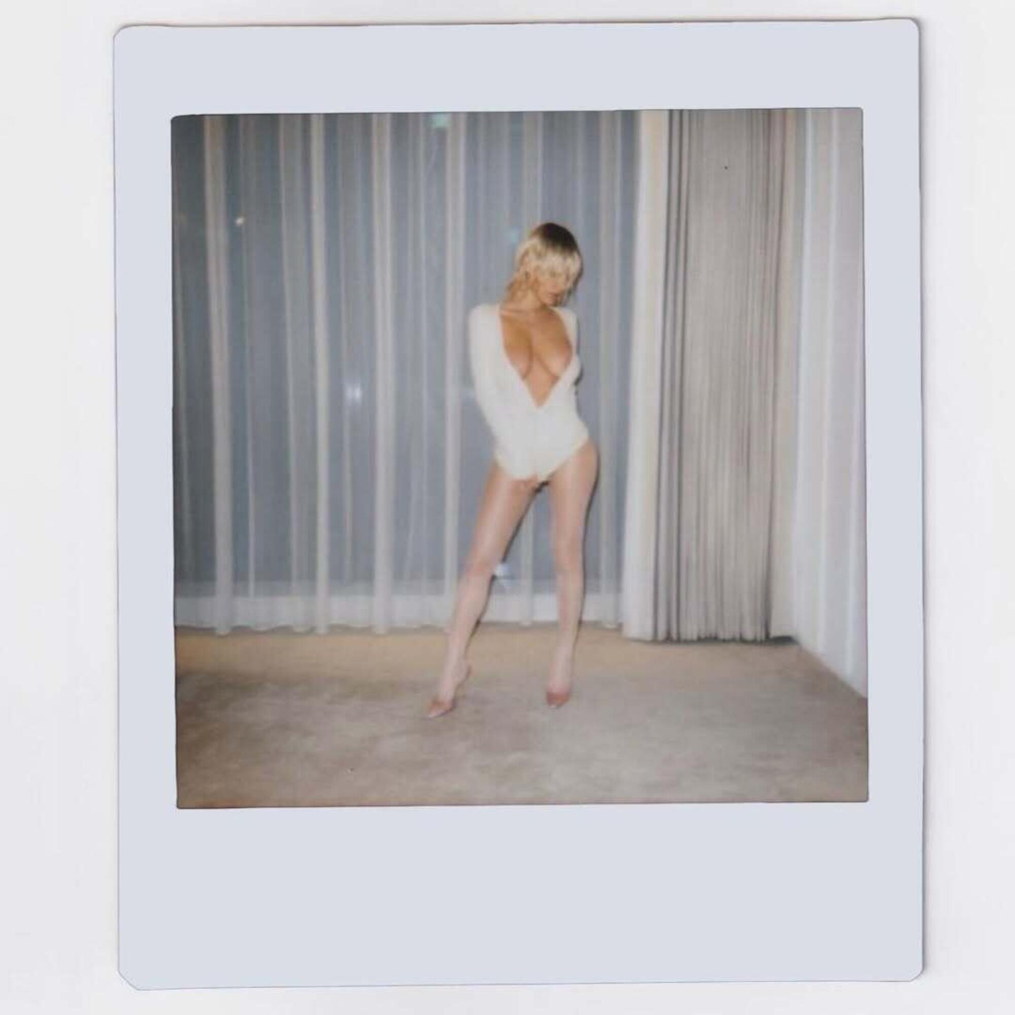 Bianca Censori e le foto che fanno discutere su Instagram