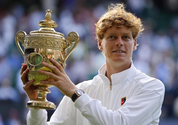 Ma li avete visti gli orologi delle star a Wimbledon? Dal Rolex di Sinner, Alcaraz e Federer al Cartier di Kate Middleton e agli Omega di Nicole Kidman e del principe William: ecco i modelli e il prezzo