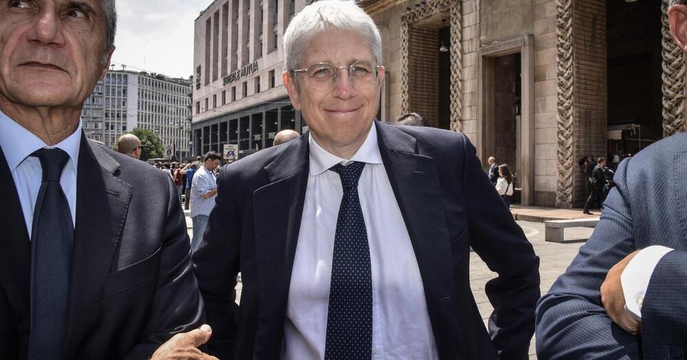 Elkann-fisco, Mario Giordano percula sui 175 milioni: &ldquo;Quindi gli eredi Agnelli sono dei benefattori dell&rsquo;erario?&rdquo;. La &ldquo;pensioncina&rdquo; di Donna Marella e gli orecchini di Ginevra &ldquo;se cadono in un tombino&rdquo;&hellip;