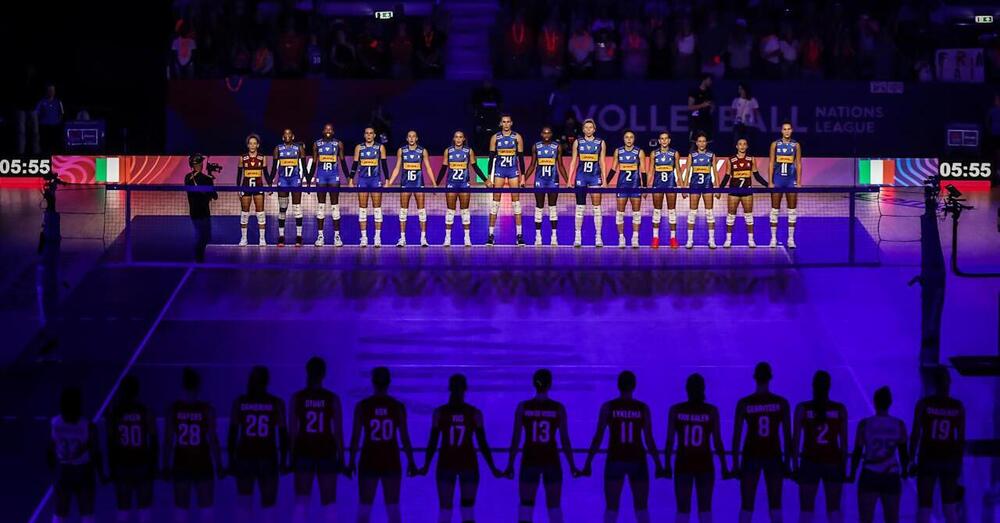 GUARDA MAMMA, COME SINNER! Il Volley femminile &egrave; uno schiacciasassi, dopo 26 vittorie consecutive arriva la finale VNL. E con questo Velasco...