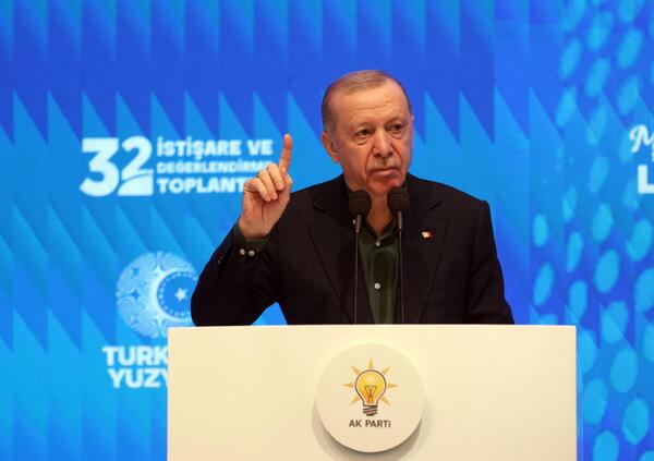 Sta tornando l&#039;islam radicale (per &ldquo;colpa&rdquo; di Usa e Israele) e c&#039;&egrave; qualcuno che gode. Chi &egrave;? La Turchia di Erdogan. Vi sveliamo il suo piano: controllare il Medio Oriente e spartirsi l&#039;Africa (con Putin e Xi). Alla faccia dell&#039;Europa...