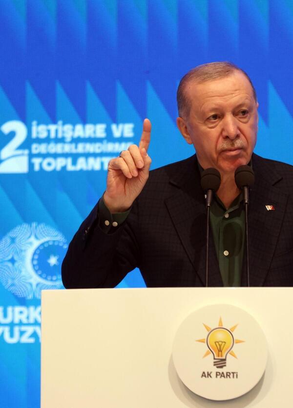 Sta tornando l&#039;islam radicale (per &ldquo;colpa&rdquo; di Usa e Israele) e c&#039;&egrave; qualcuno che gode. Chi &egrave;? La Turchia di Erdogan. Vi sveliamo il suo piano: controllare il Medio Oriente e spartirsi l&#039;Africa (con Putin e Xi). Alla faccia dell&#039;Europa...