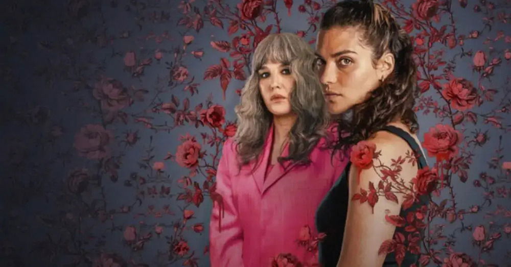 Abbiamo visto Soleil Noir, la seconda serie pi&ugrave; vista su Netflix, ma com&#039;&egrave;? Ufficialmente un thriller, nei fatti una soap col morto (che potrebbe andare in onda su Canale 5)