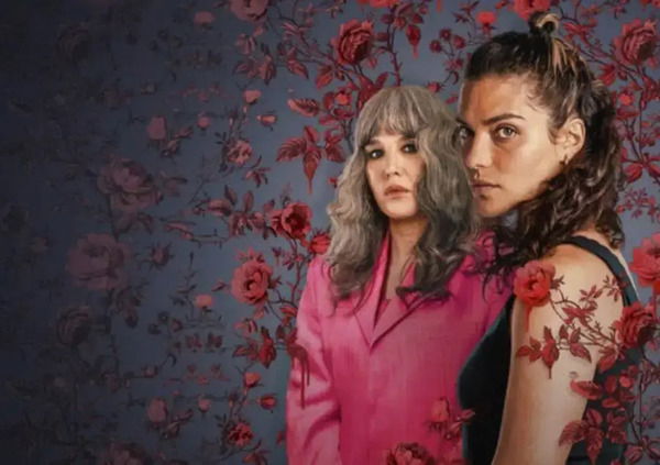Abbiamo visto Soleil Noir, la seconda serie pi&ugrave; vista su Netflix, ma com&#039;&egrave;? Ufficialmente un thriller, nei fatti una soap col morto (che potrebbe andare in onda su Canale 5)