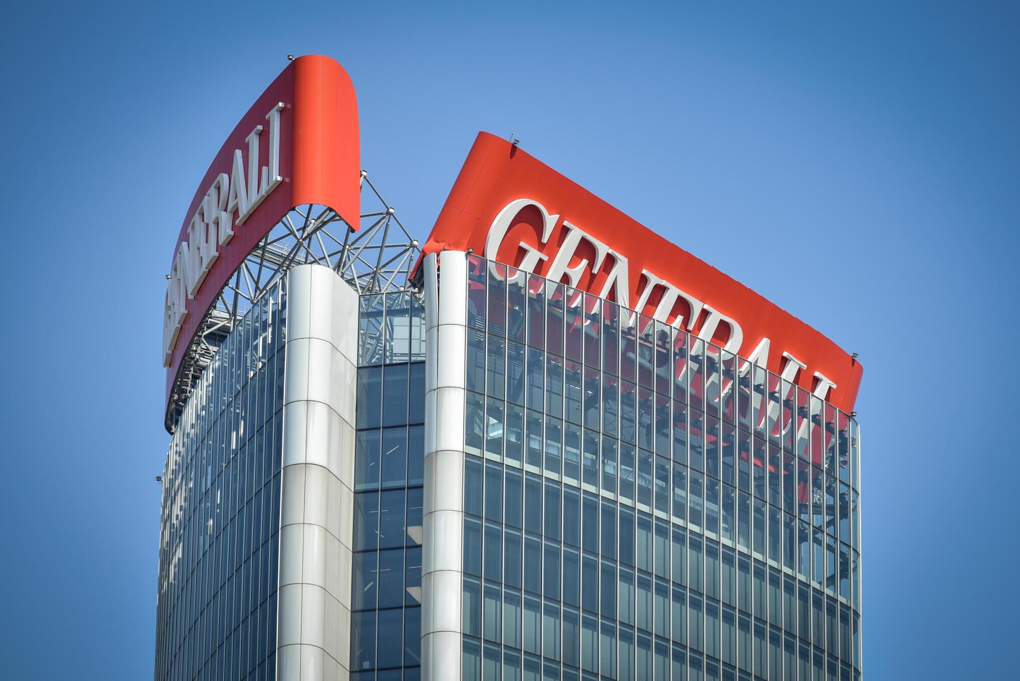 L&#039;insegna di generali che ha rischiato di crollare a Milano