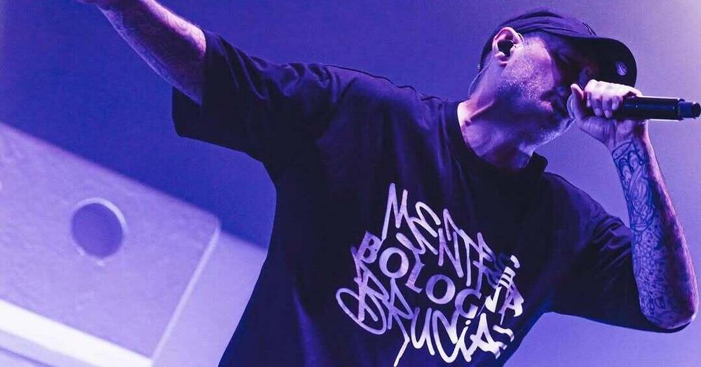 Siamo andati al concerto di Fabri Fibra, per ascoltare il disco Mentre Los Angeles brucia dal vivo, ma com&#039;&egrave;? Vi spieghiamo perch&eacute; il trono di grande statista del rap italiano &egrave; ancora suo...