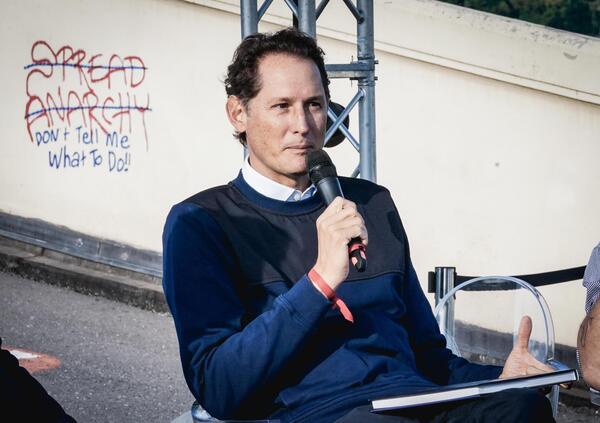 Elkann tra Dieselgate e Africa, nei guai anche per la Fiat? Stellantis a processo sul Multijet II. E intanto investe miliardi: s&igrave;, ma in Marocco (e blocca l&#039;idrogeno). La Lega: &ldquo;Vergogna&rdquo;. E Calenda...