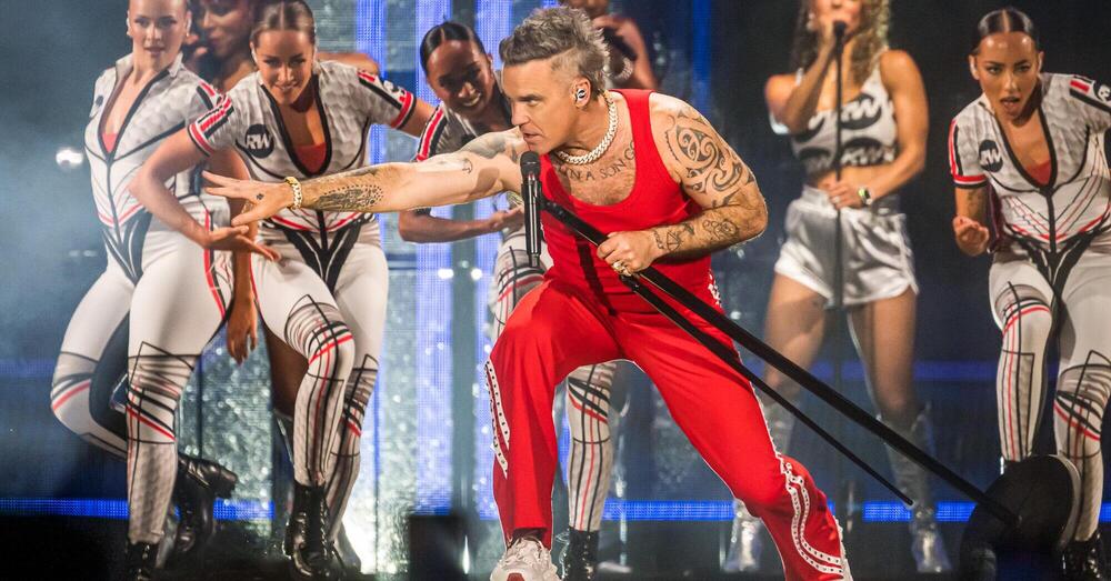 Robbie Williams CI HA FREGATO ANCORA! Siamo stati al concerto, unica data italiana a Trieste, ma com&rsquo;&egrave; andata? Il &ldquo;Re dell&rsquo;intrattenimento&rdquo; &egrave; sempre la popstar da battere
