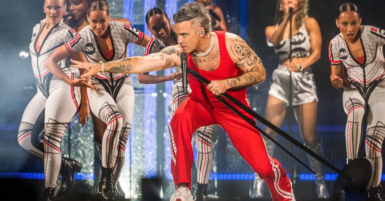 Robbie Williams CI HA FREGATO ANCORA! Siamo stati al concerto, unica data italiana a Trieste, ma com&rsquo;&egrave; andata? Il &ldquo;Re dell&rsquo;intrattenimento&rdquo; &egrave; sempre la popstar da battere