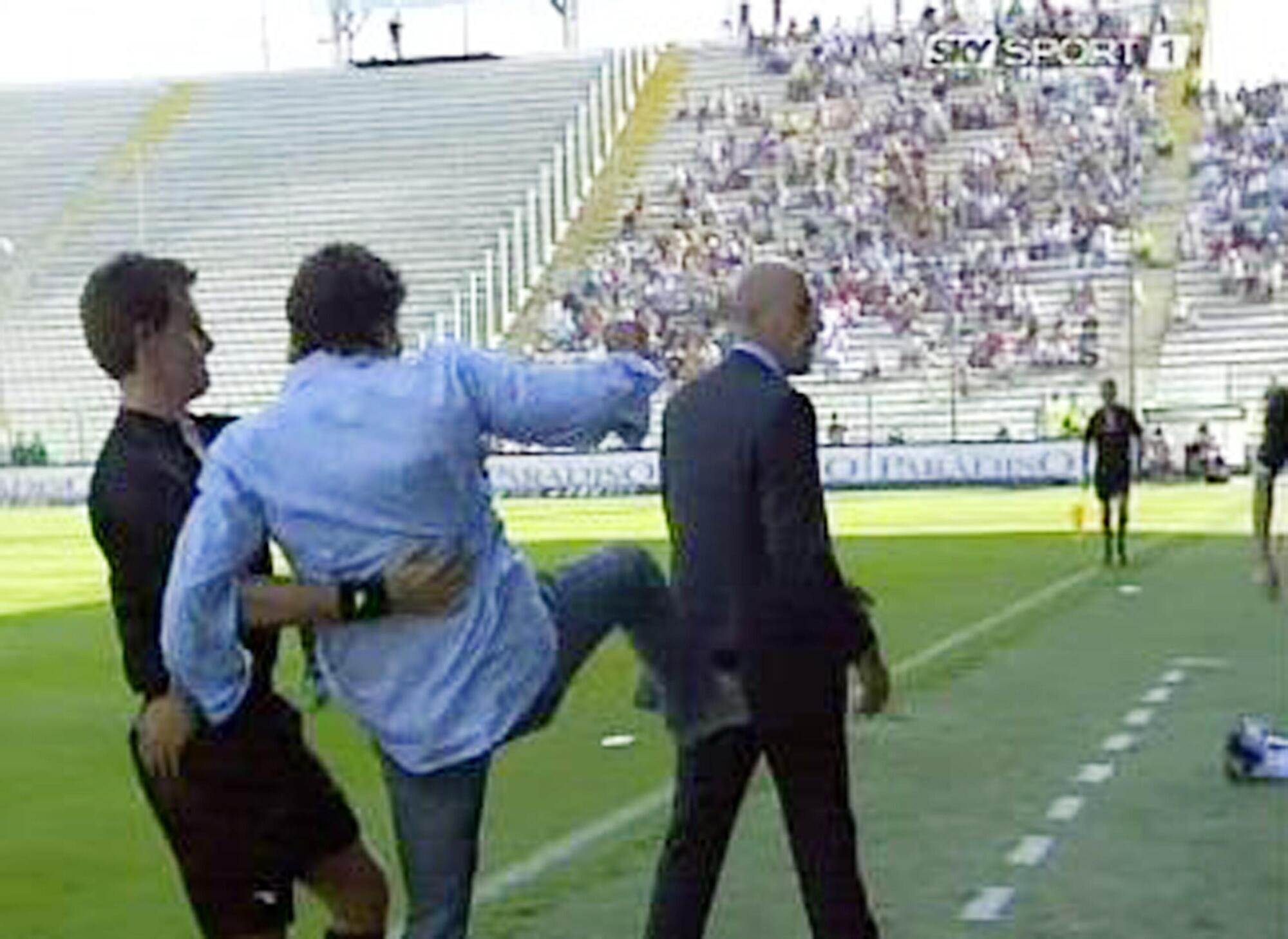 Il calcio sferrato da Baldini a Di Carlo Ansa
